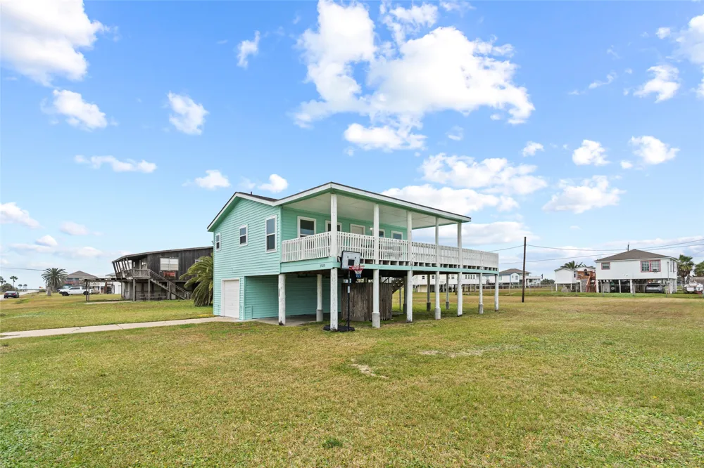 3929 4th Street Galveston, TX 77554