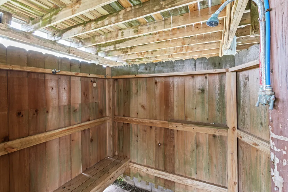 3929 4th Street Galveston, TX 77554