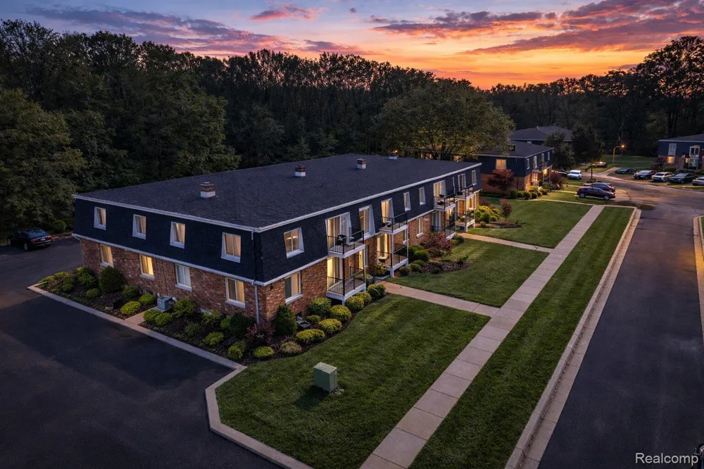 40325 Plymouth Road #103 Plymouth Charter Township, MI 48170