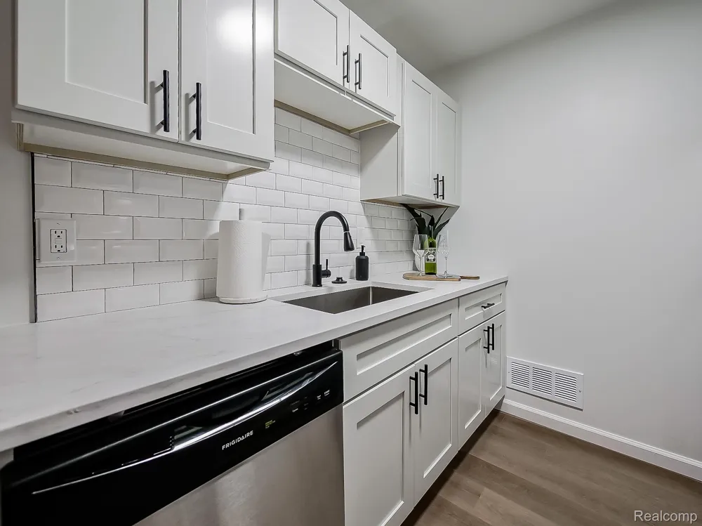 40325 Plymouth Road #103 Plymouth Charter Township, MI 48170