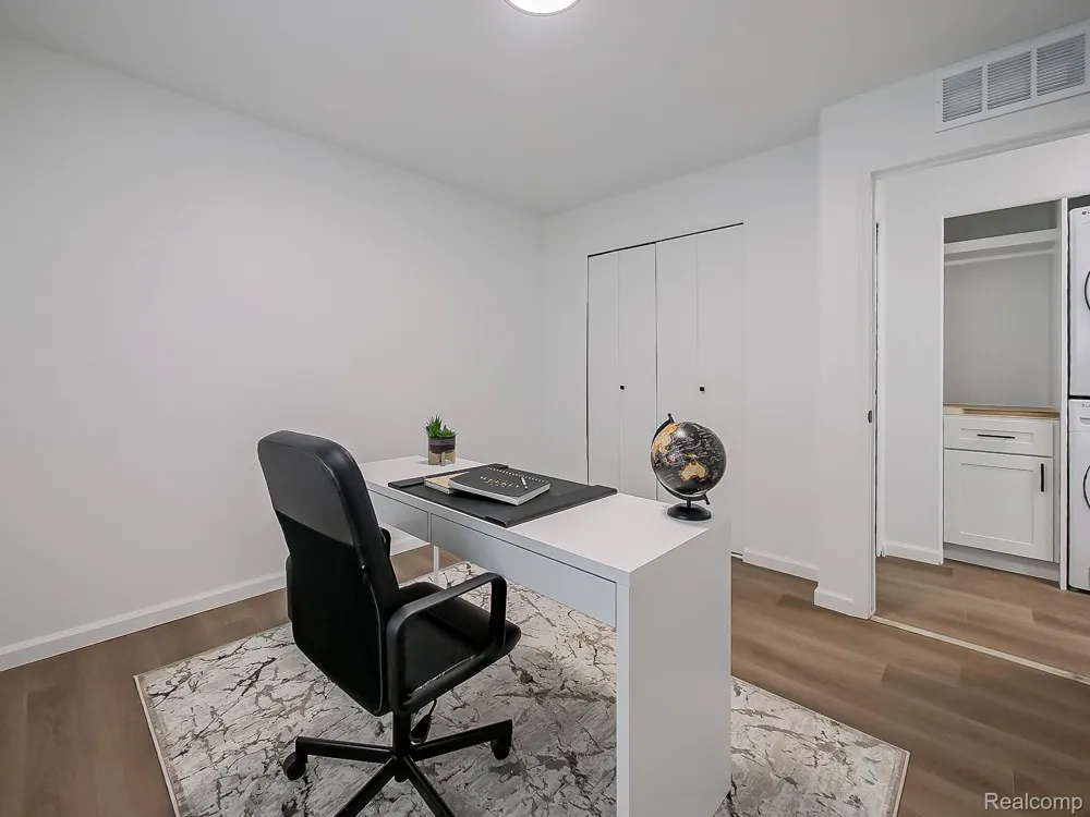 40325 Plymouth Road #103 Plymouth Charter Township, MI 48170