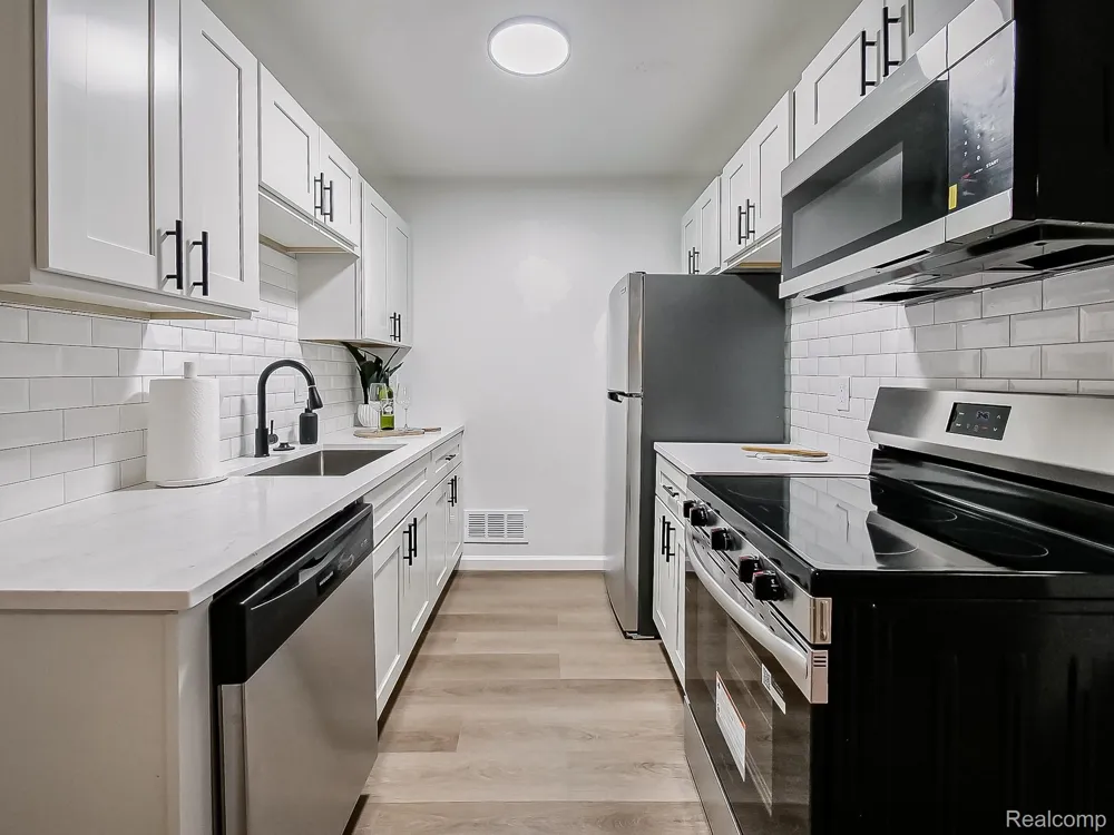 40325 Plymouth Road #103 Plymouth Charter Township, MI 48170