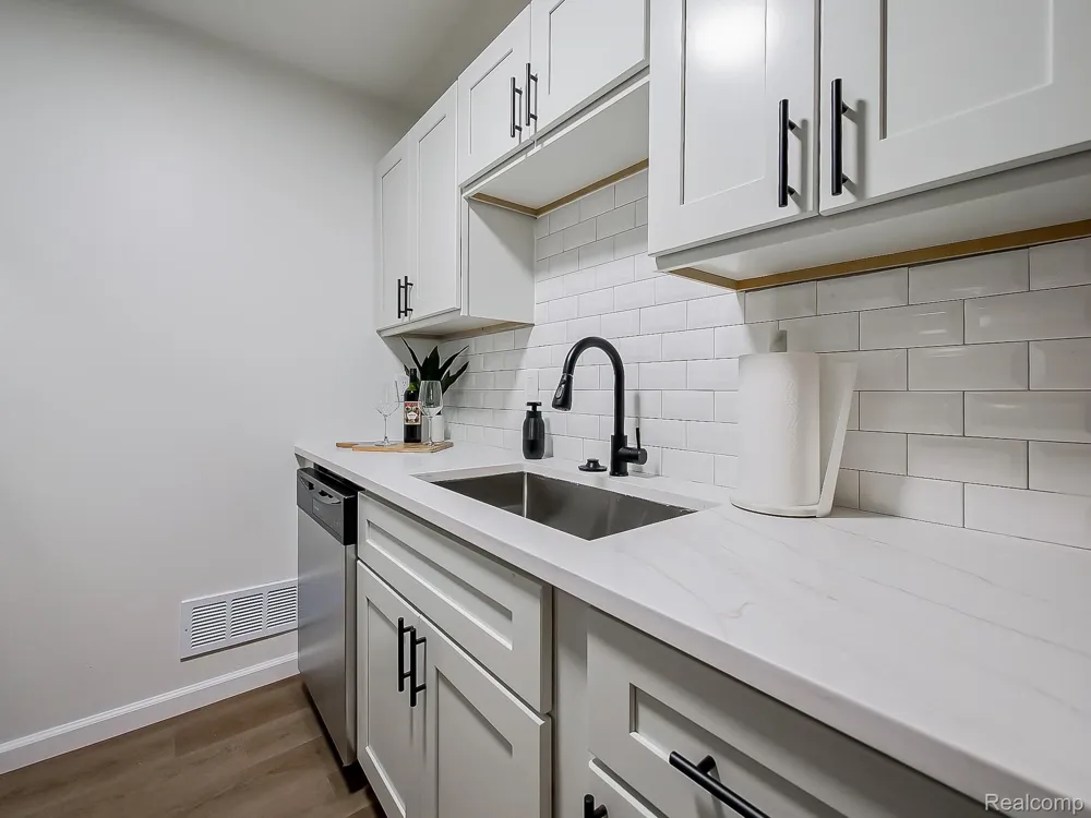 40335 Plymouth Road #104 Plymouth Charter Township, MI 48170