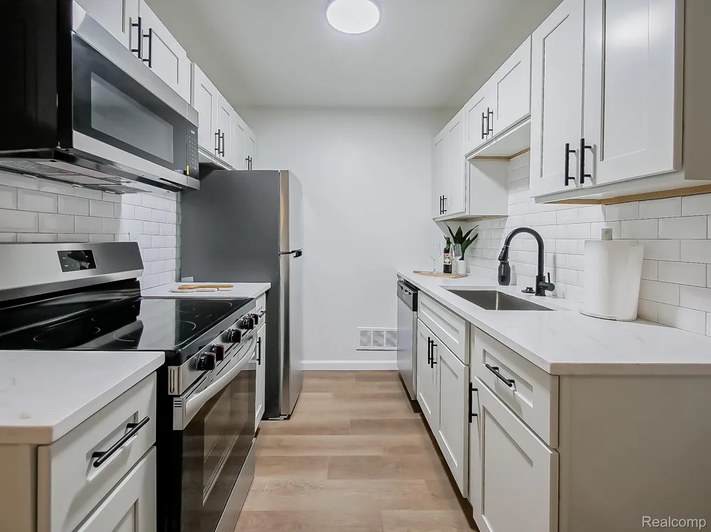 40335 Plymouth Road #104 Plymouth Charter Township, MI 48170