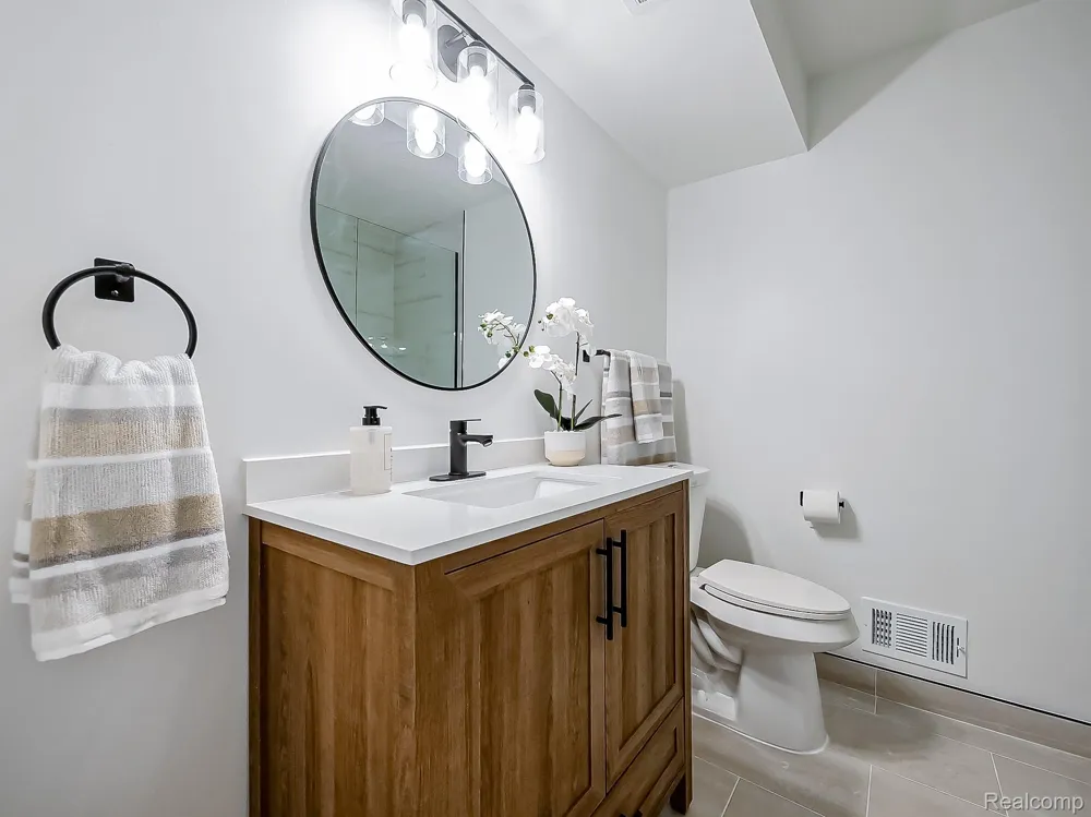 40335 Plymouth Road #104 Plymouth Charter Township, MI 48170