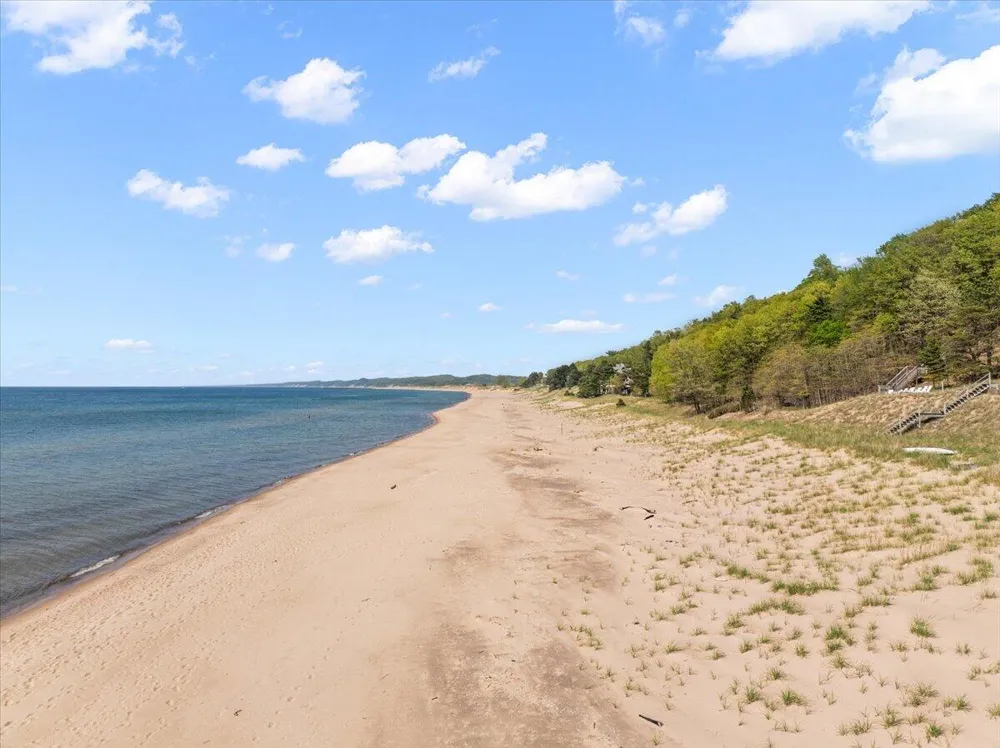 371 Dunegrass Circle Drive Saugatuck City, MI 49453
