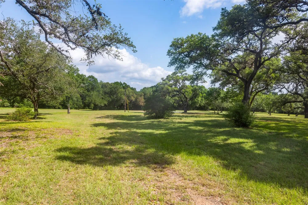 612 Fm 1457 Round Top, TX 78954