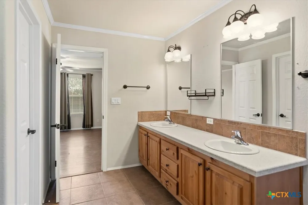 185 Trails End Road Driftwood, TX 78620