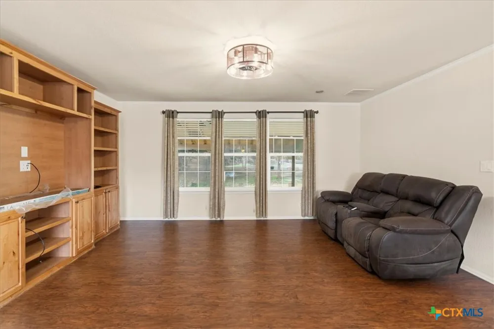 185 Trails End Road Driftwood, TX 78620