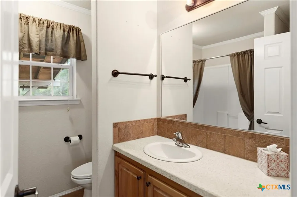 185 Trails End Road Driftwood, TX 78620