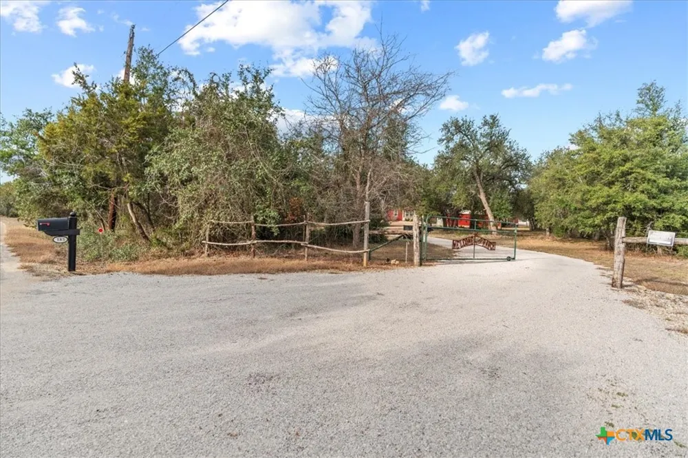 185 Trails End Road Driftwood, TX 78620