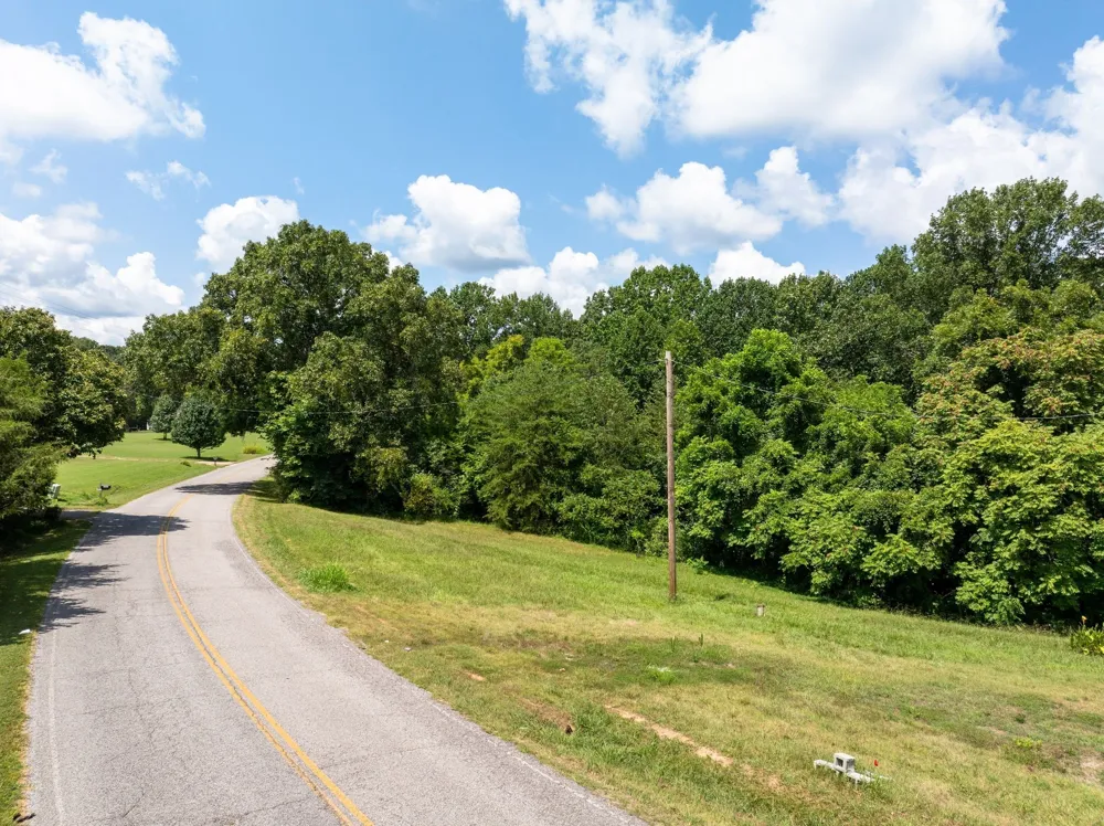 1374 Deal Rd Burns, TN 37029