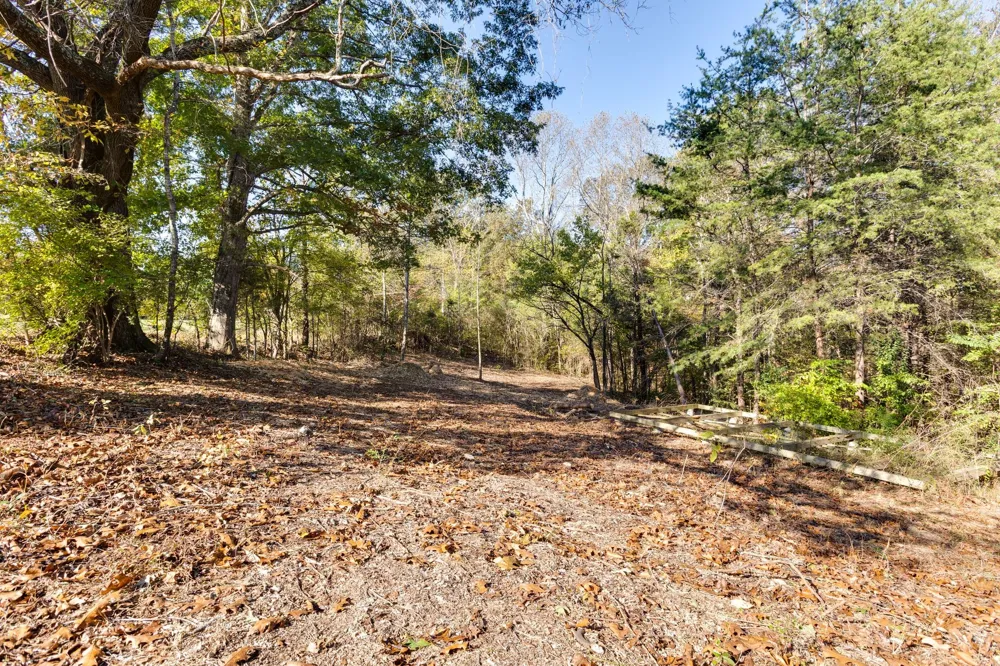 1374 Deal Rd Burns, TN 37029