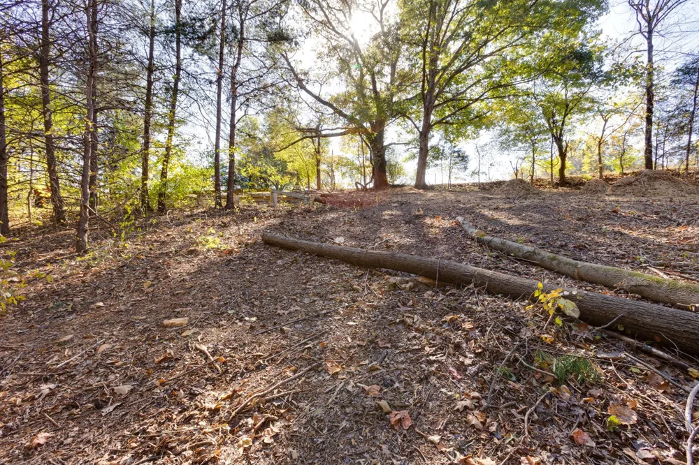 1374 Deal Rd Burns, TN 37029