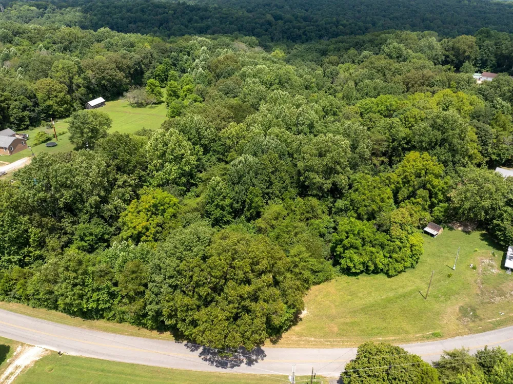 1374 Deal Rd Burns, TN 37029