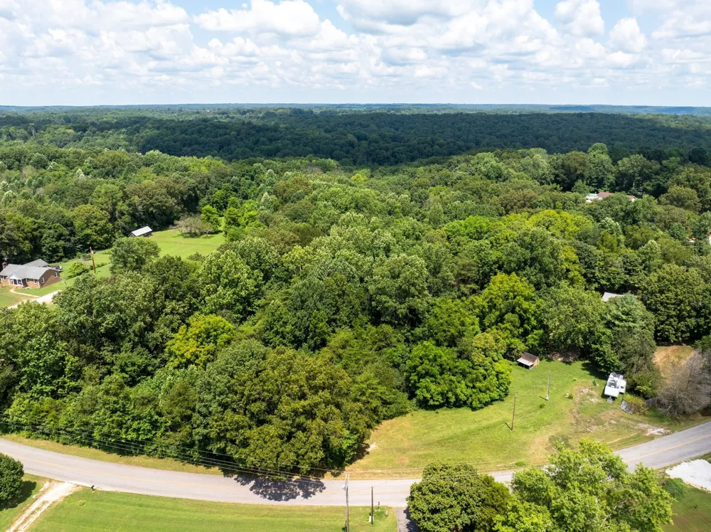 1374 Deal Rd Burns, TN 37029