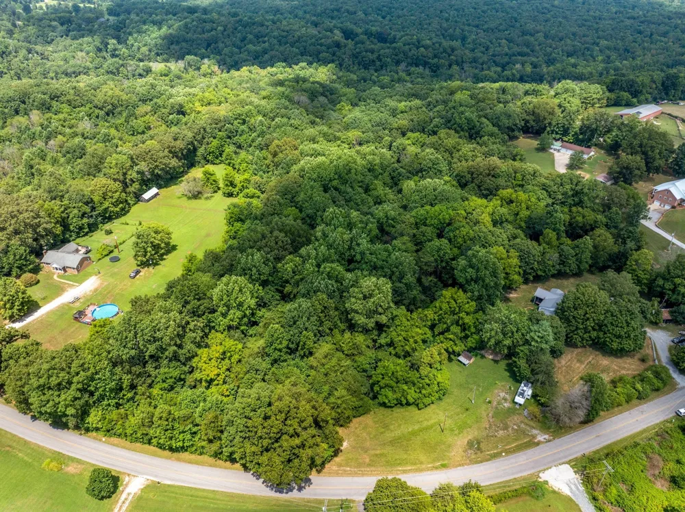 1374 Deal Rd Burns, TN 37029