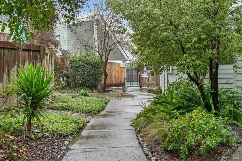 106 Courtyards E Windsor, CA 95492
