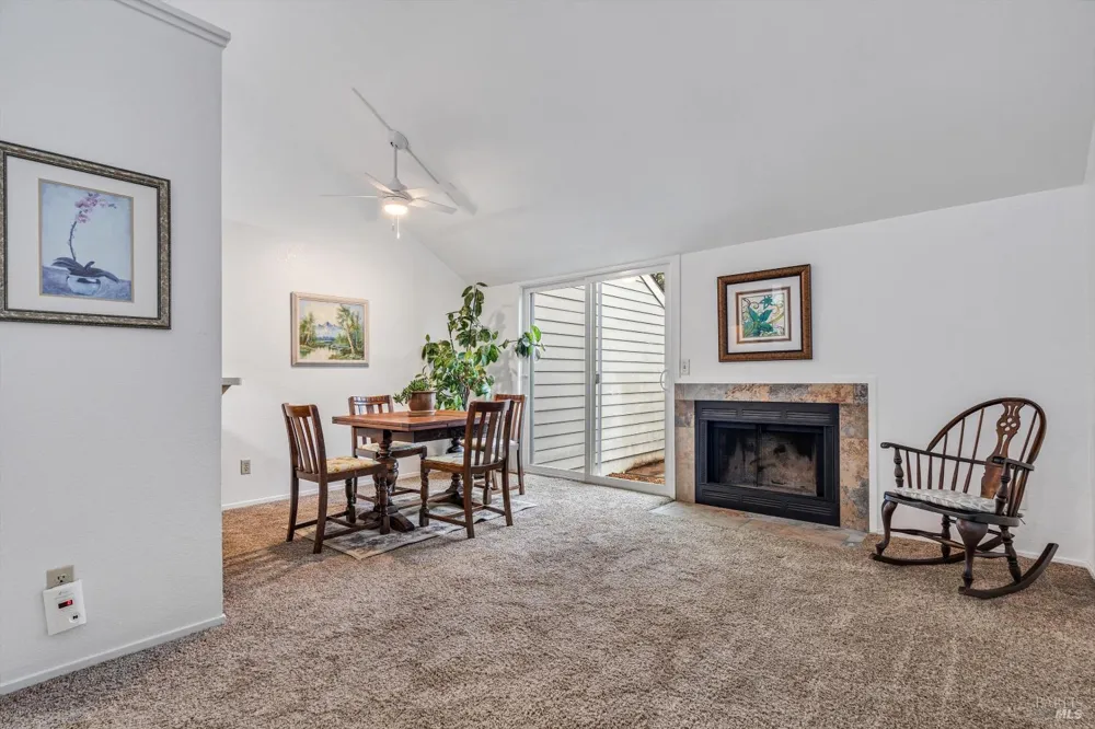 106 Courtyards E Windsor, CA 95492