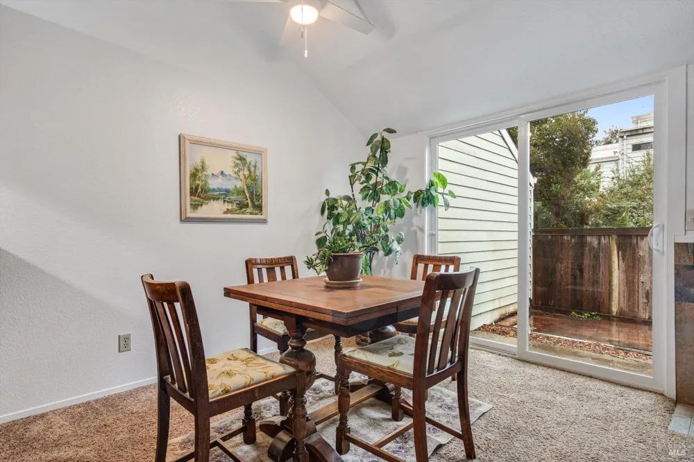 106 Courtyards E Windsor, CA 95492