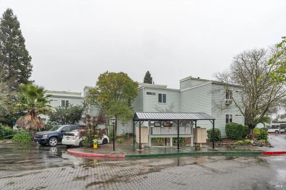 106 Courtyards E Windsor, CA 95492