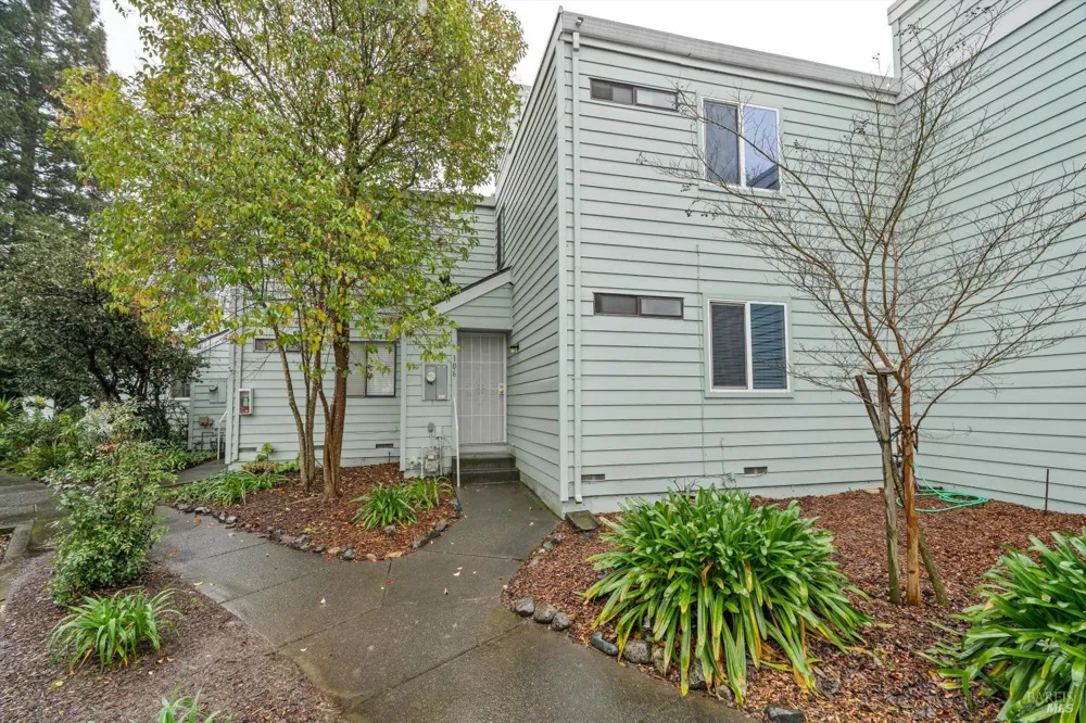 106 Courtyards E Windsor, CA 95492