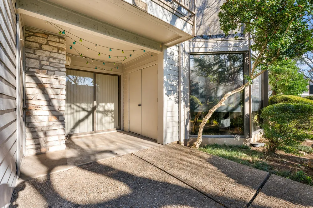 114 World Of Tennis Square #114 Lakeway, TX 78738