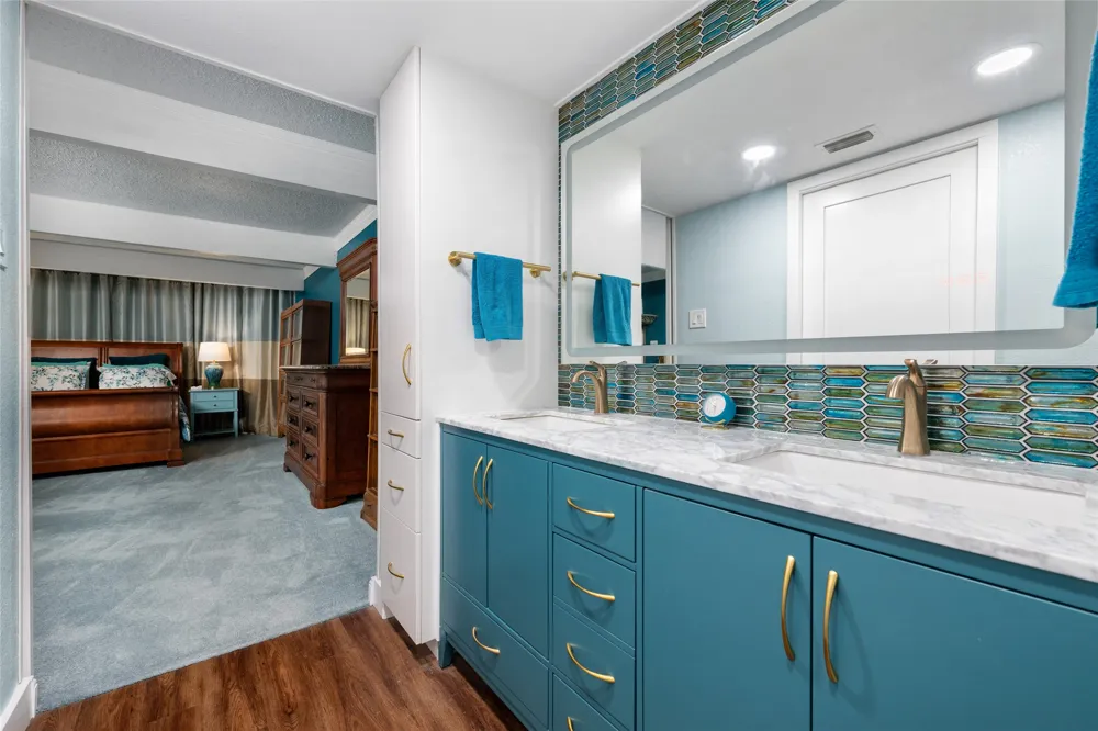 114 World Of Tennis Square #114 Lakeway, TX 78738