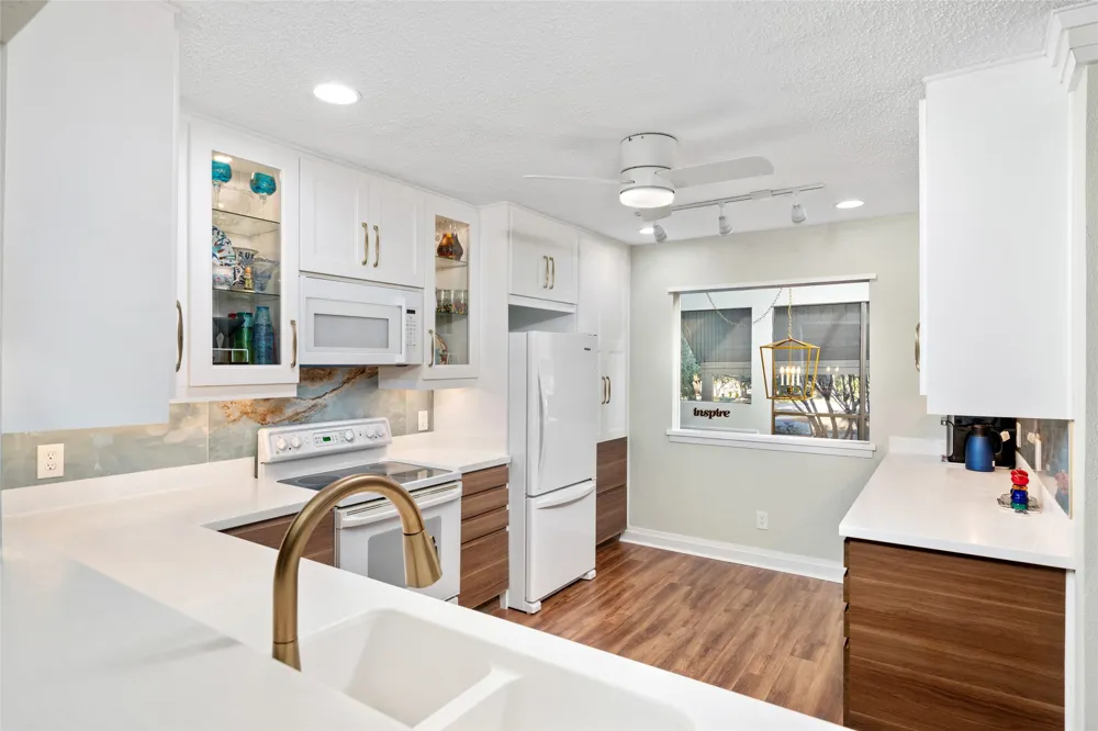 114 World Of Tennis Square #114 Lakeway, TX 78738