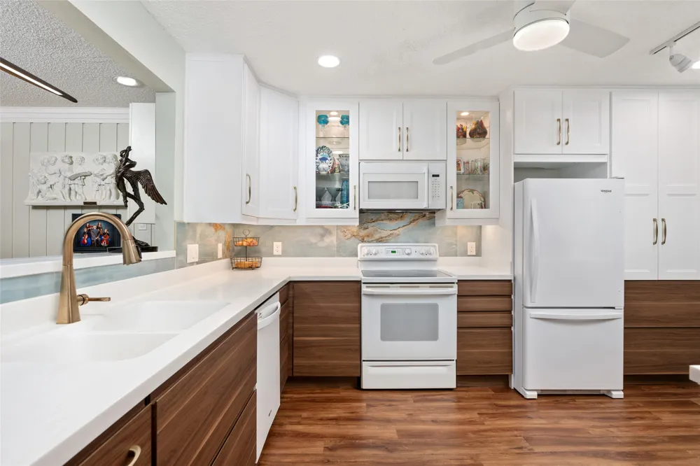 114 World Of Tennis Square #114 Lakeway, TX 78738