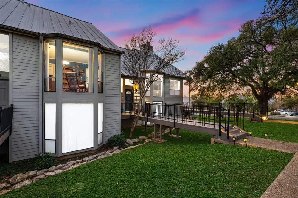 114 World Of Tennis Square #114 Lakeway, TX 78738