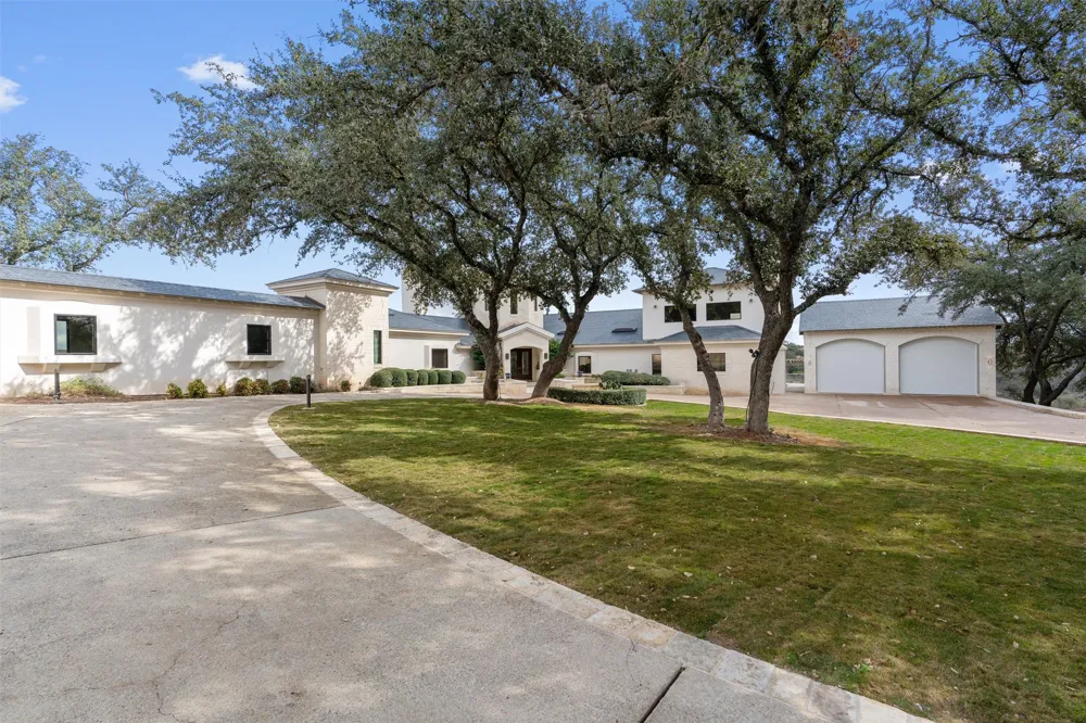26100 Countryside Drive Spicewood, TX 78669
