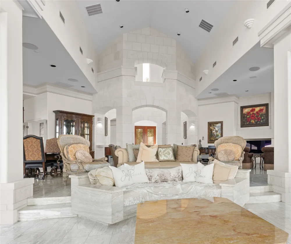 26100 Countryside Drive Spicewood, TX 78669