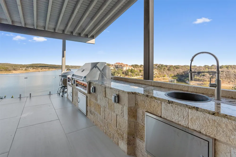 26100 Countryside Drive Spicewood, TX 78669
