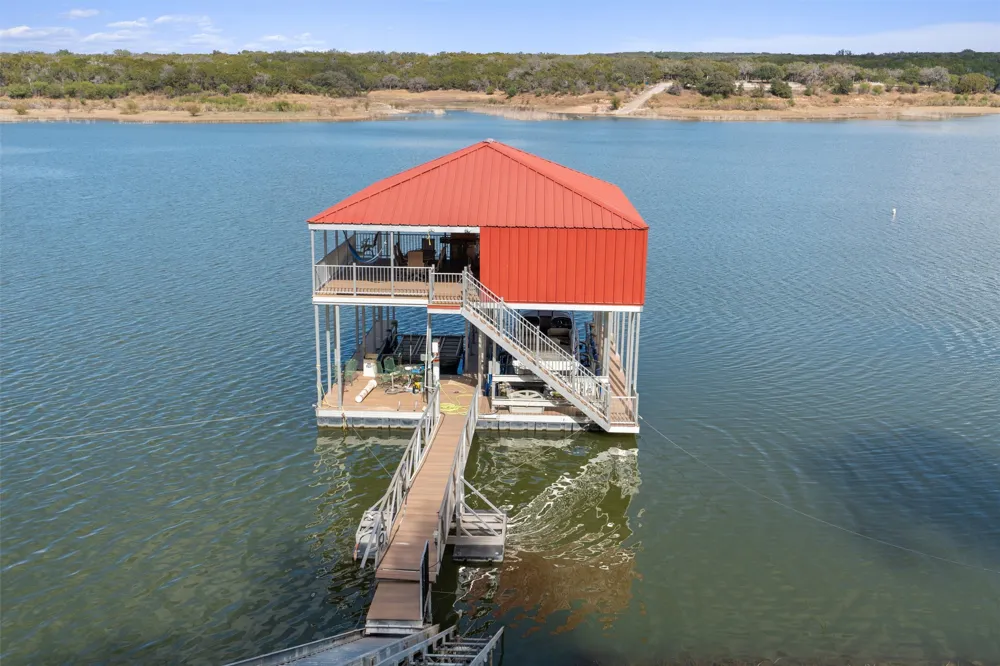 26100 Countryside Drive Spicewood, TX 78669