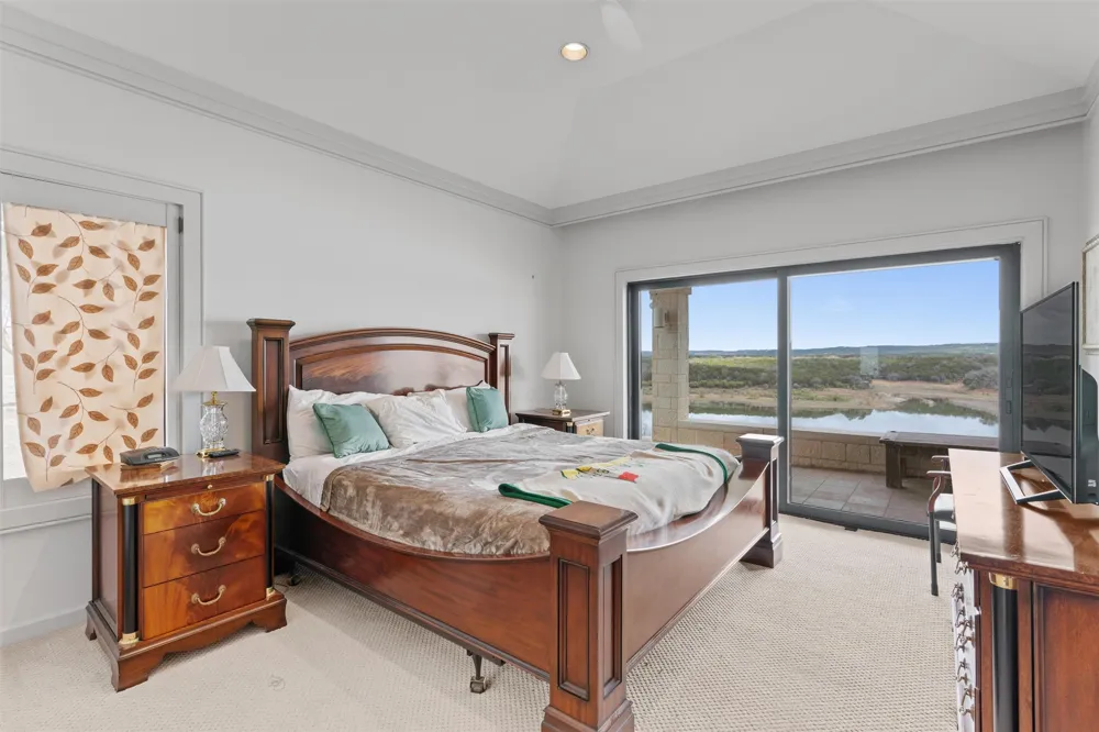 26100 Countryside Drive Spicewood, TX 78669