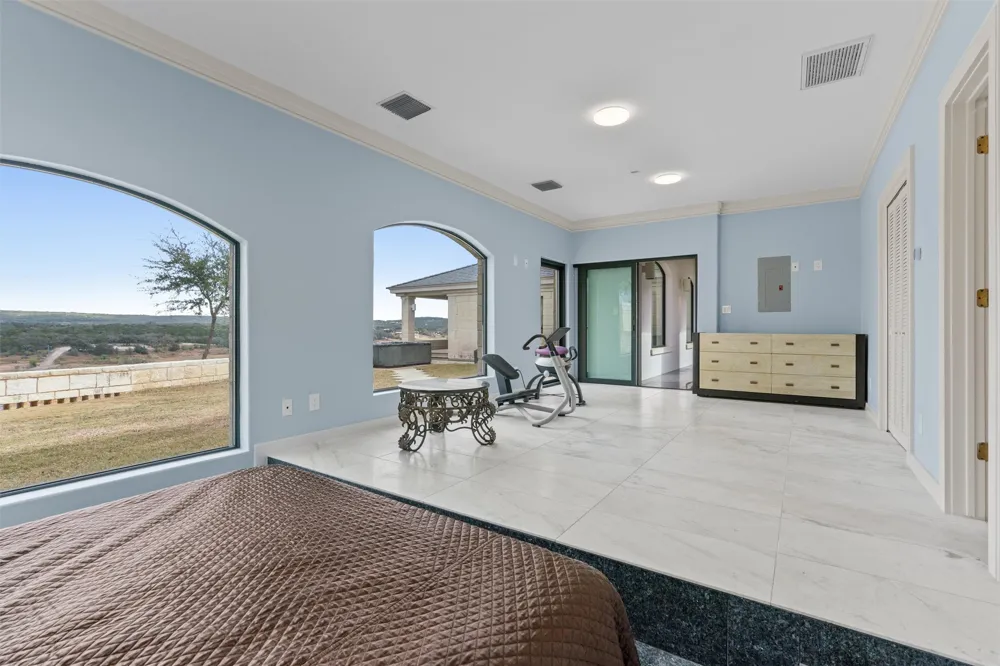 26100 Countryside Drive Spicewood, TX 78669