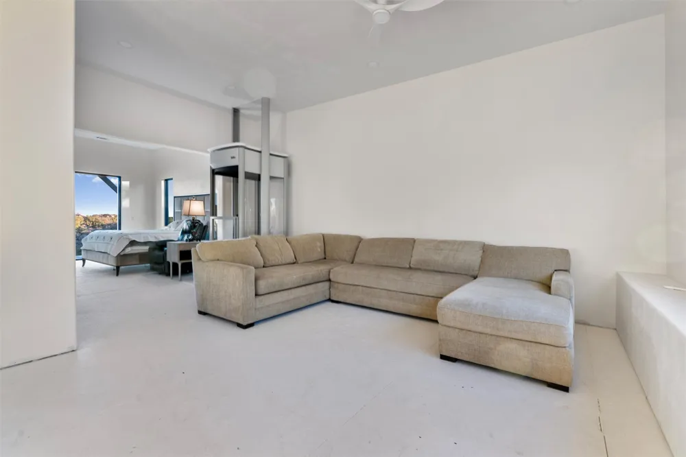 26100 Countryside Drive Spicewood, TX 78669