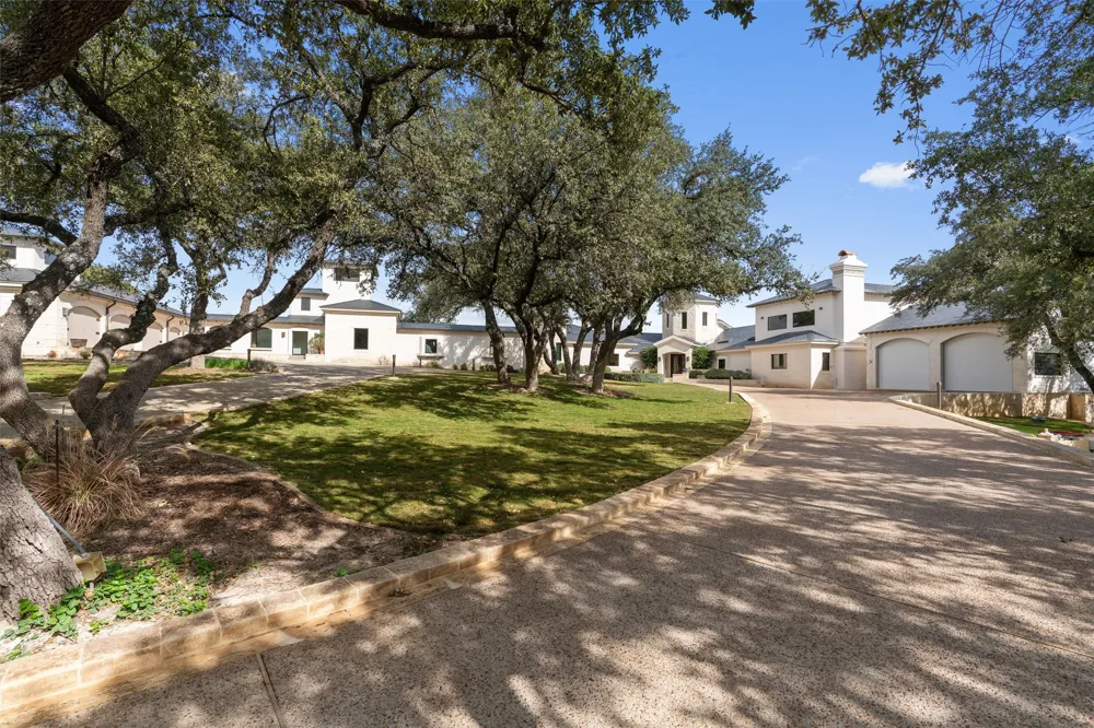 26100 Countryside Drive Spicewood, TX 78669