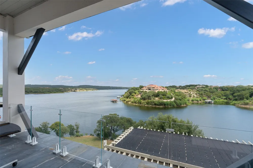 26100 Countryside Drive Spicewood, TX 78669