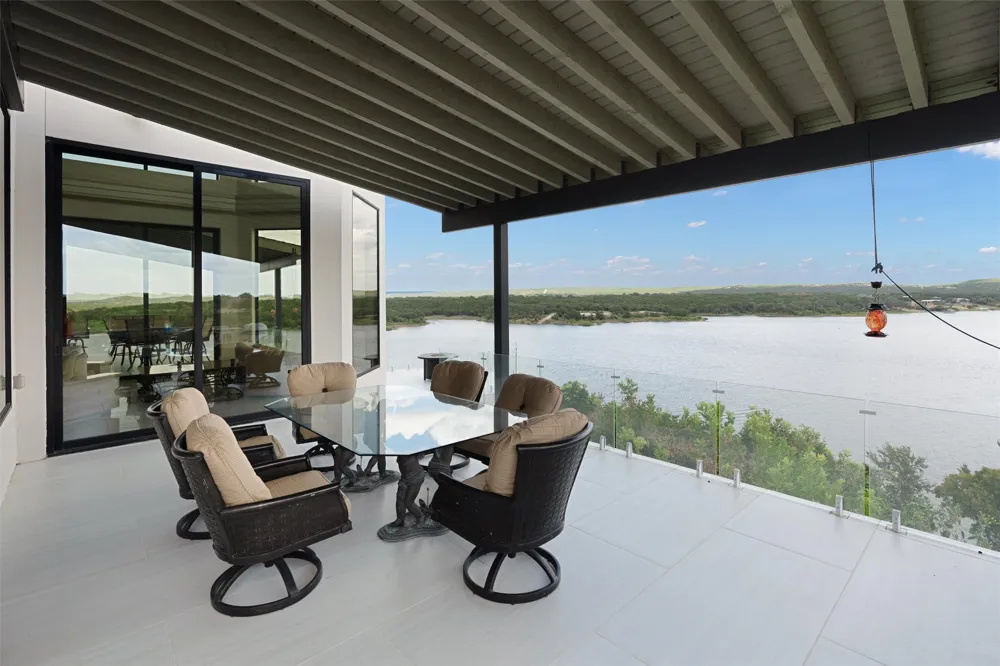 26100 Countryside Drive Spicewood, TX 78669