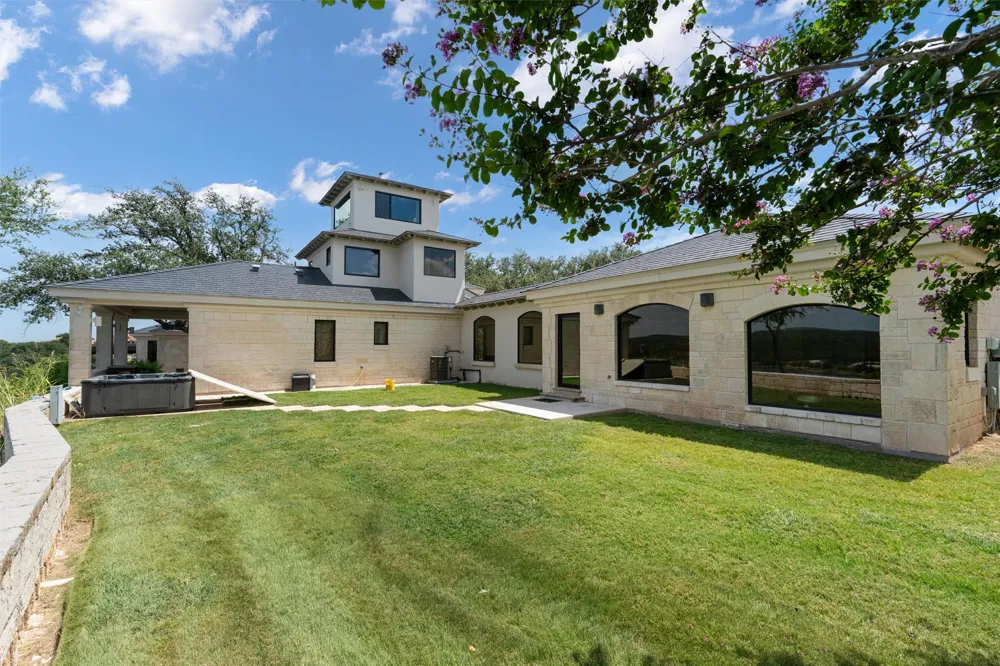26100 Countryside Drive Spicewood, TX 78669