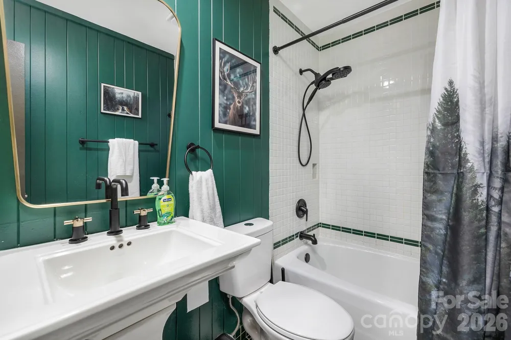 556/558 Thorncliff Drive Seven Devils, NC 28604