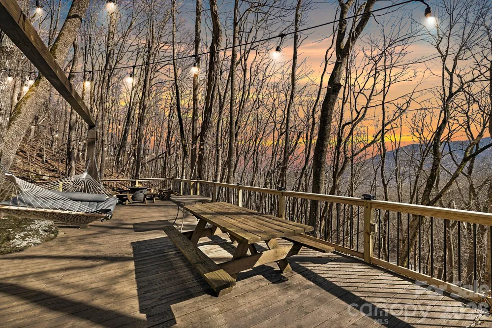 556/558 Thorncliff Drive Seven Devils, NC 28604