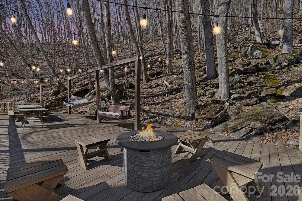 556/558 Thorncliff Drive Seven Devils, NC 28604