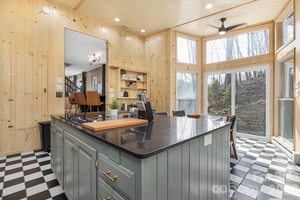 556/558 Thorncliff Drive Seven Devils, NC 28604