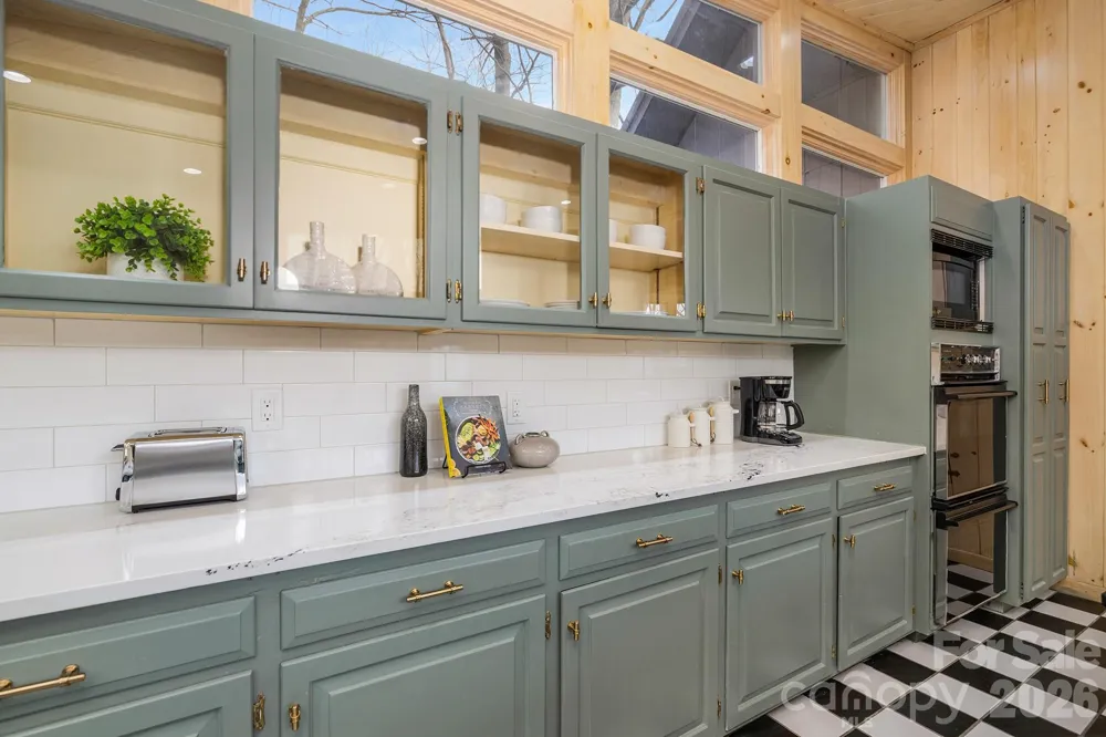 556/558 Thorncliff Drive Seven Devils, NC 28604