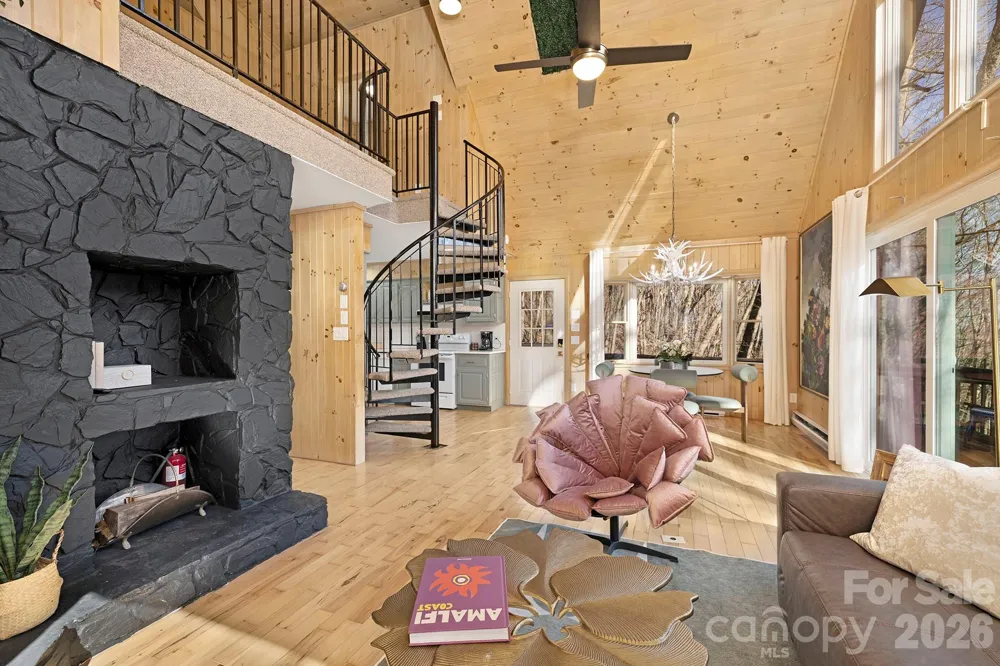 556/558 Thorncliff Drive Seven Devils, NC 28604