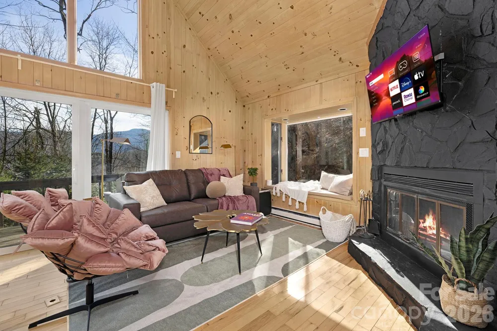 556/558 Thorncliff Drive Seven Devils, NC 28604
