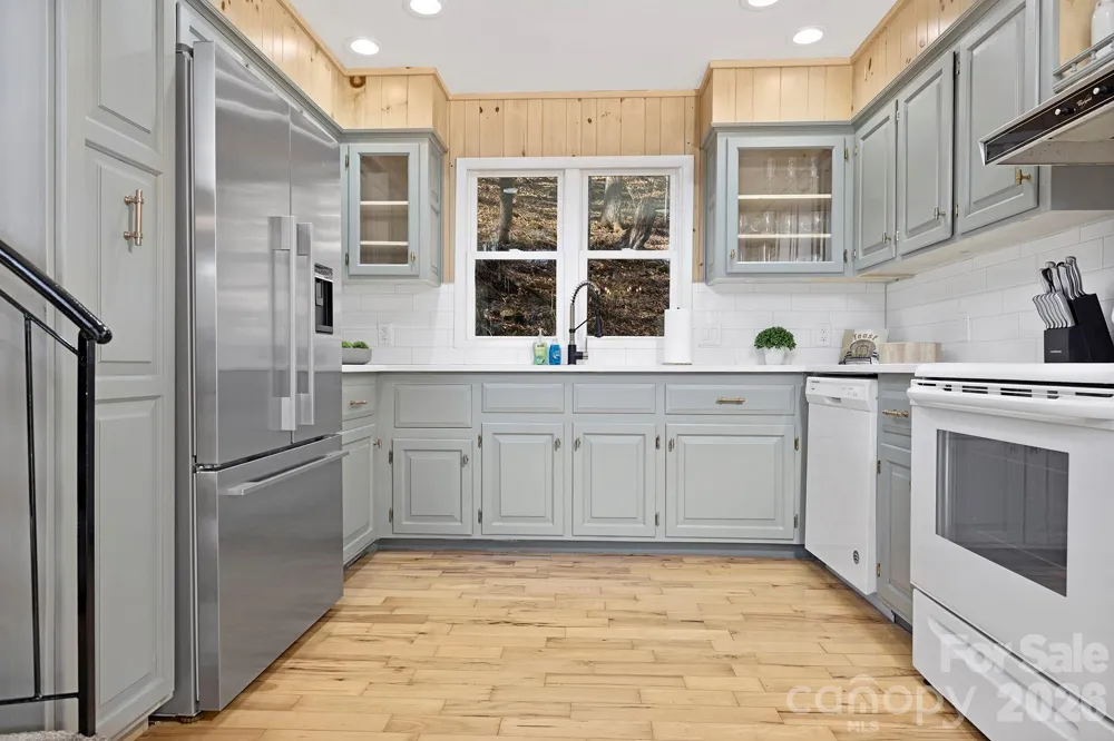 556/558 Thorncliff Drive Seven Devils, NC 28604